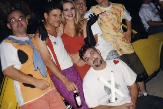 ‘seus’-cabelo-e-da-hora…-como-esta-a-musa-de-‘pelados-em-santos’-30-anos-depois?-veja-fotos