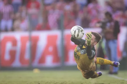 com-tadeu-protagonista,-goias-confirma-vaga-na-final-do-goianao