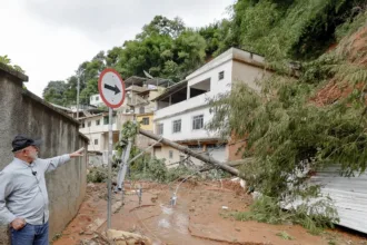 em-mg,-lula-critica-quem-“brinca-de-fazer-politica”-pelo-celular