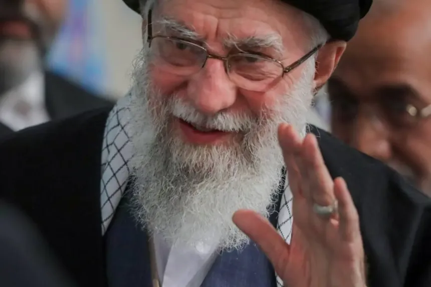 veja-momento-em-que-tv-do-ira-anuncia-que-aiatola-ali-khamenei-foi-morto-pelos-eua