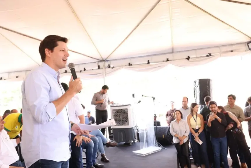 “nao-vou-governar-de-angra”,-diz-daniel-ao-alfinetar-wilder-em-discurso