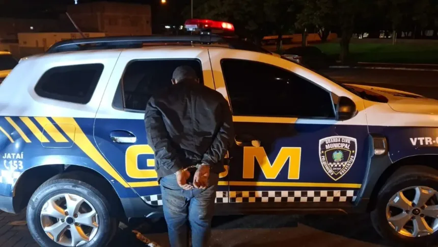 suspeito-de-praticar-sequencia-de-crimes-e-preso-apos-invadir-deposito-de-gas-em-jatai