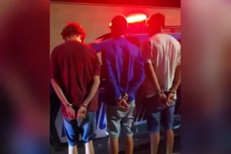 alem-de-roubar-celulares,-menores-que-pegaram-carro-do-pai-bateram-em-outro-veiculo-em-aparecida