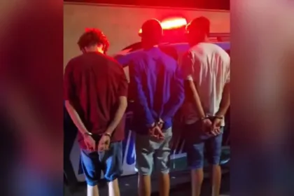 alem-de-roubar-celulares,-menores-que-pegaram-carro-do-pai-bateram-em-outro-veiculo-em-aparecida