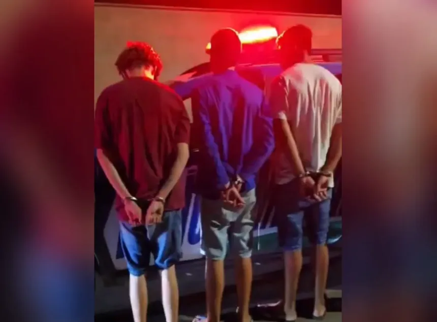 alem-de-roubar-celulares,-menores-que-pegaram-carro-do-pai-bateram-em-outro-veiculo-em-aparecida