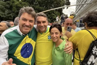 wilder-e-ana-paula-participam-de-manifestacao-na-paulista-e-gravam-video-com-flavio-bolsonaro
