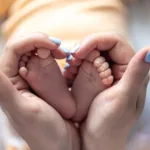 recem-nascido-e-encontrado-dentro-de-caixa-abandonada-em-senador-canedo;-video