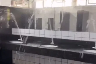 “maniaco-das-torneiras”-furta-pecas-e-alaga-banheiro-de-terminal.-veja-video: