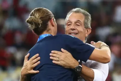 presidente-do-flamengo-explica-demissao-de-filipe-luis-e-afirma:-“meu-compromisso-e-com-o-flamengo”
