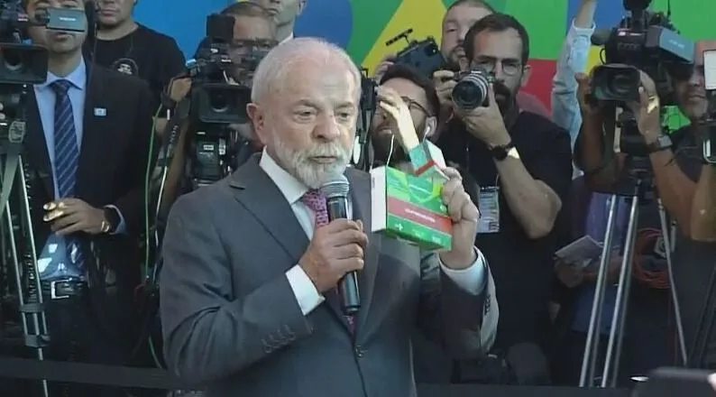 em-visita-a-fabrica,-lula-exibe-medicamento-e-diz:-“esse-e-nosso-missil”-–-cnn-brasil