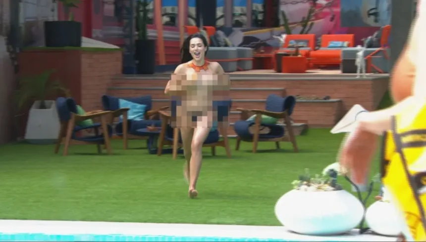 video:-jordana-tira-o-biquini-e-pula-na-piscina-do-bbb-sem-a-parte-de-cima-da-peca