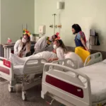 grupo-que-leva-musica,-bingo-e-ate-pinta-unha-de-pacientes-em-hospitais-abre-inscricoes