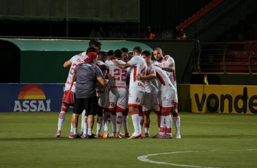 com-brilho-do-goleiro-dalberson,-vila-nova-derrota-velo-clube-nas-penalidades-e-avanca-na-copa-do-brasil