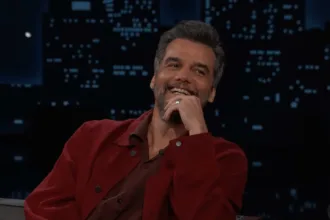 wagner-moura-chama-bolsonaro-de-“trump-brasileiro”-em-talk-show-de-jimmy-kimmel-as-vesperas-do-oscar