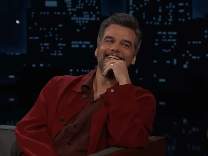 wagner-moura-chama-bolsonaro-de-“trump-brasileiro”-em-talk-show-de-jimmy-kimmel-as-vesperas-do-oscar