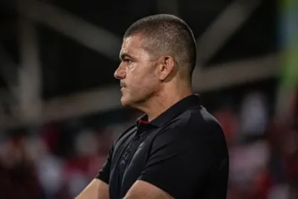 mesmo-classificado-na-copa-do-brasil,-umberto-louzer-admite-que-vila-nova-precisa-evoluir