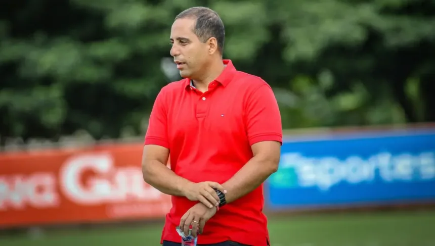 mesmo-classificado,-hugo-jorge-bravo-afirma-que-todos-serao-cobrados-e-reclama-de-lesoes-no-vila-nova:-“acougue”