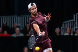 adversario-de-joao-fonseca-em-indian-wells,-khachanov-e-top-20-do-mundo-e-deixou-dubai-de-carro-apos-bombardeios