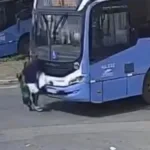 avo-e-neto-sao-atropelados-por-onibus-no-terminal-provisorio-de-senador-canedo
