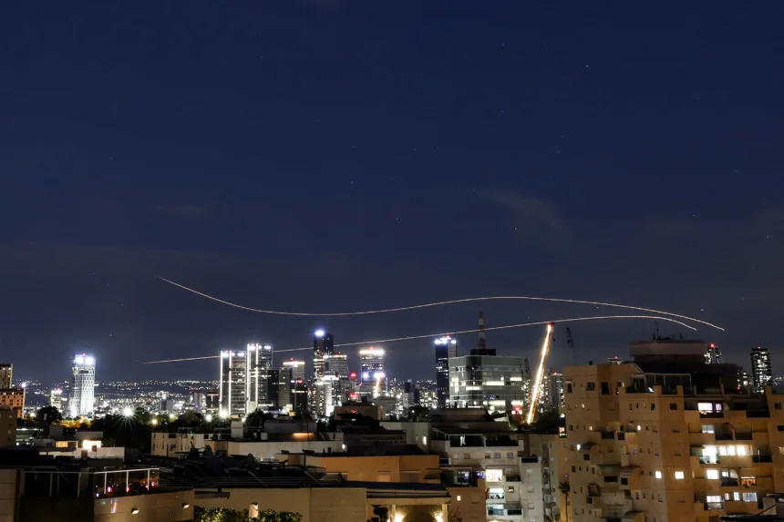 e-#fake-video-que-mostra-torres-destruidas-em-tel-aviv;-cenas-foram-geradas-por-inteligencia-artificial-e-ja-viralizaram-em-2025