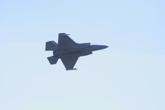 e-#fake-video-de-jato-de-israel-explodindo-ao-ser-abatido-no-kuwait;-cena-foi-criada-com-inteligencia-artificial