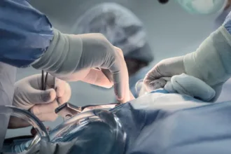 mulher-sofre-dano-cerebral-grave-apos-cirurgia-simples