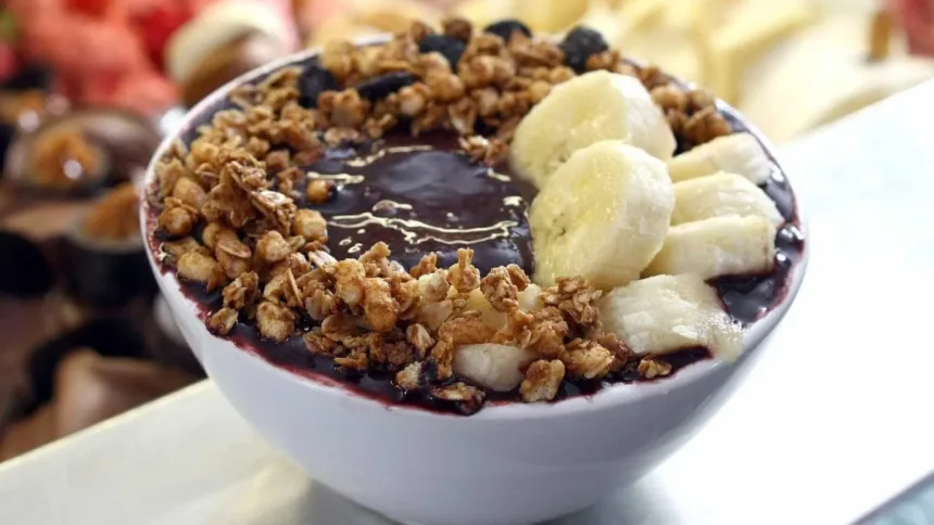 ambulante-cobra-r$-700-de-turistas-por-dois-acais-e-acaba-preso-no-rj