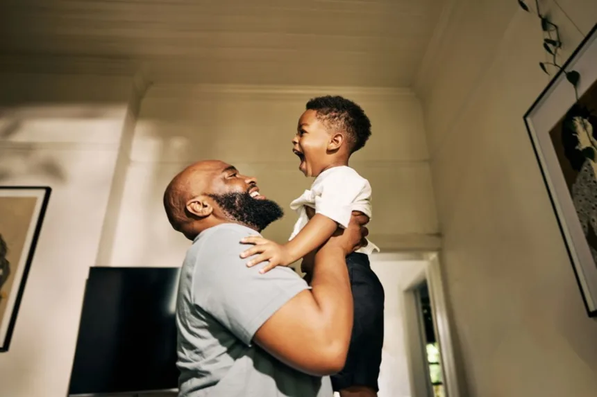 licenca-paternidade-ampliada:-entenda-a-proposta-aprovada-no-senado