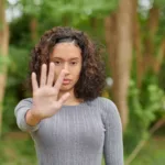 sete-em-cada-10-mulheres-ja-sofreram-assedio-em-goiania,-aponta-pesquisa