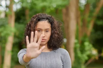 sete-em-cada-10-mulheres-ja-sofreram-assedio-em-goiania,-aponta-pesquisa
