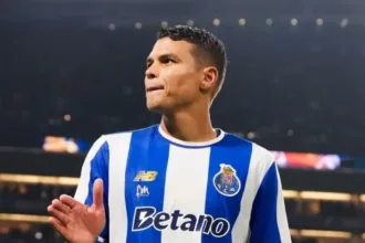 ex-fluminense,-thiago-silva-critica-demissao-de-filipe-luis-no-flamengo:-‘tratamento-inadequado.-momento-nao-foi-justo’