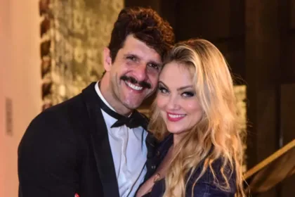 namorado-de-ellen-rocche-tira-a-roupa-para-viver-romeu-gay-no-teatro;-veja-fotos