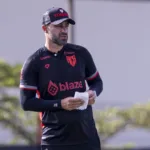 apos-derrota-no-primeiro-jogo-da-final-do-goianao,-atletico-demite-tecnico-rafael-lacerda