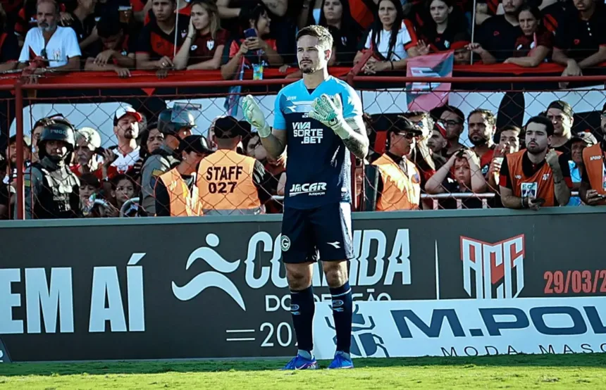 “nao-tem-nada-ganho”,-diz-goleiro-tadeu-apos-vitoria-do-goias-sobre-atletico