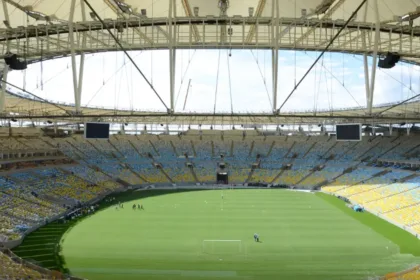 time-leva-multa-apos-xingamentos-e-“forte-cheiro”-de-maconha-na-arquibancada-–-bnews