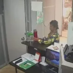 mulher-furta-garrafa-termica-de-policial-dentro-de-delegacia-em-bela-vista