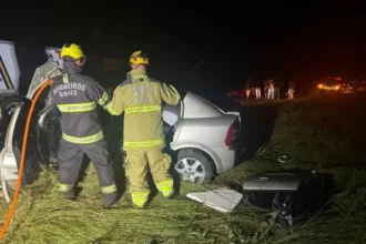 mae-e-filho-morrem-apos-carro-colidir-com-carreta-na-go-164,-em-sao-miguel-do-araguaia