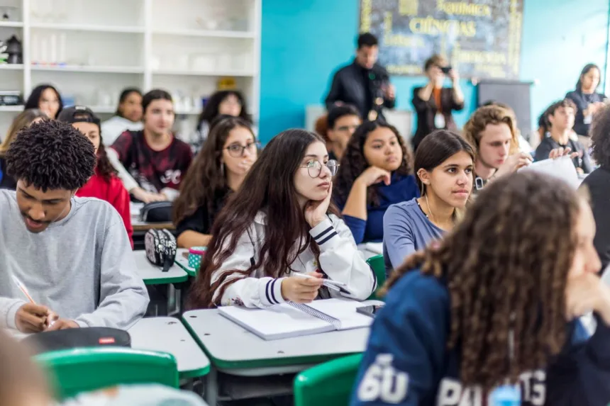 frentes-voltam-a-discutir-ampliar-ensino-tecnico-em-meio-a-pec-6×1