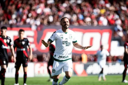 com-gols-decisivos,-anselmo-ramon-vira-protagonista-no-goias