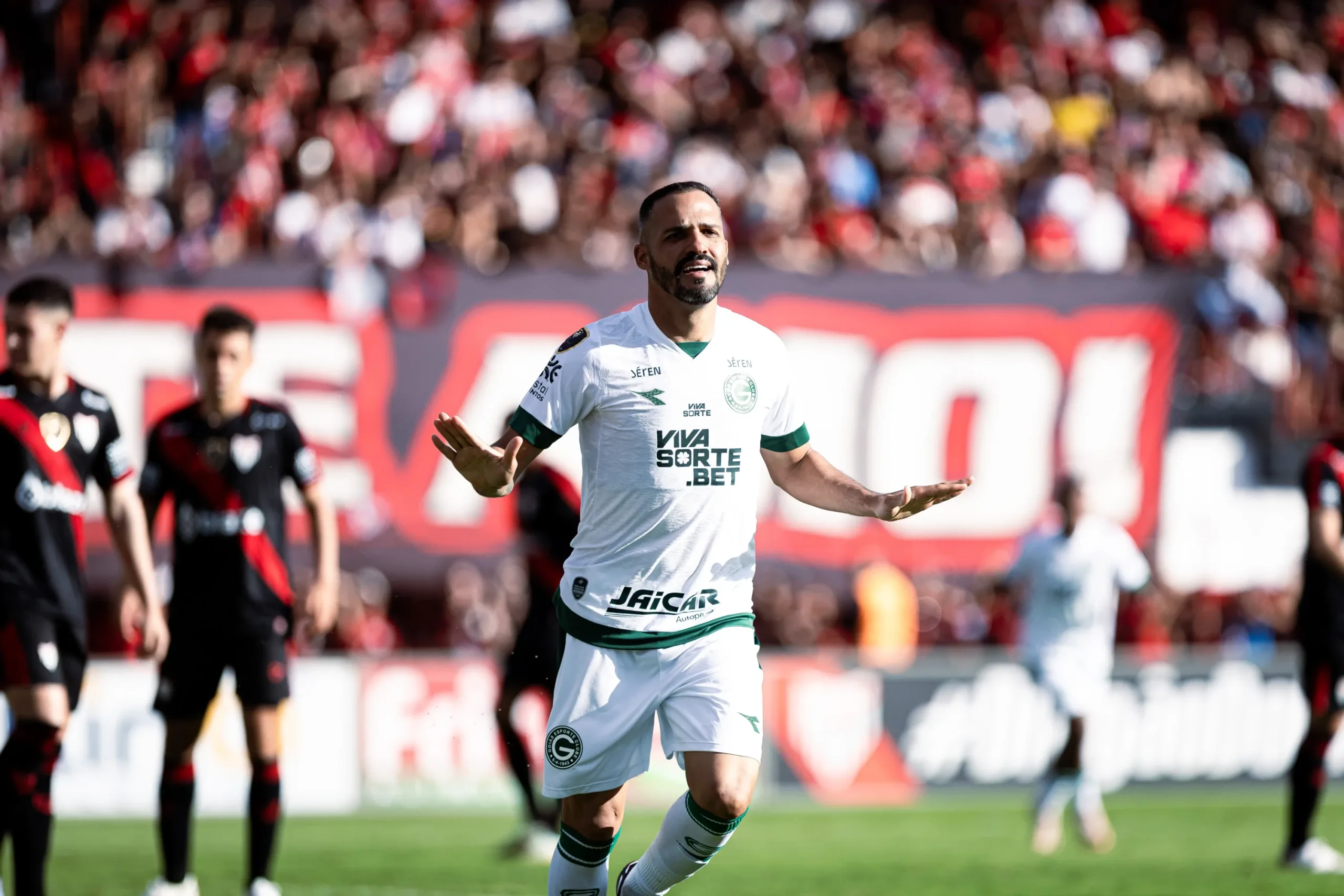 com-gols-decisivos,-anselmo-ramon-vira-protagonista-no-goias