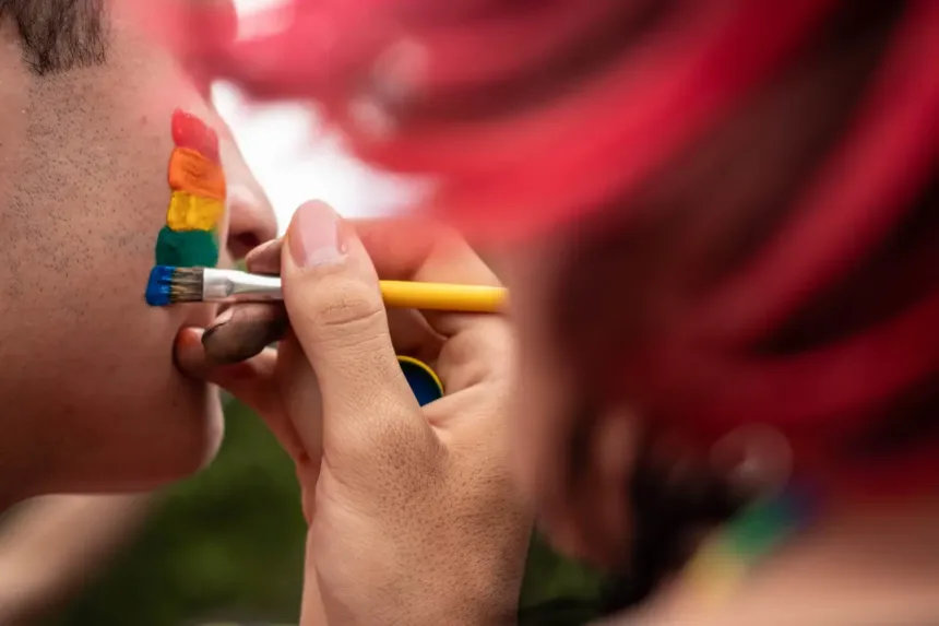 pessoa-nao-binaria-consegue-na-justica-mudanca-de-nome-e-genero-em-goias