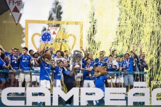 final-do-mineiro-tem-titulo-do-cruzeiro-e-23-expulsoes