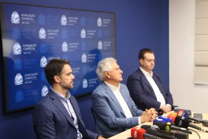 em-sao-paulo,-caiado-afirma-que-governo-lula-e-“irresponsavel-e-populista”