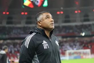 sao-paulo-se-aproxima-de-acerto-com-roger-machado-e-aguarda-o-treinador-nesta-terca-feira-no-ct