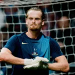 goleiro-do-tottenham-falha-duas-vezes-e-e-substituido-na-champions-apos-sofrer-tres-gols-em-15-minutos