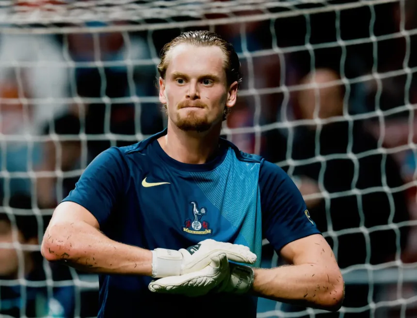 goleiro-do-tottenham-falha-duas-vezes-e-e-substituido-na-champions-apos-sofrer-tres-gols-em-15-minutos