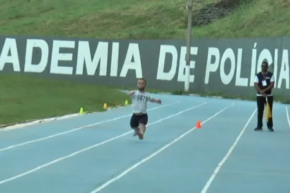 professor-causa-polemica-ao-comentar-reprovacao-de-goiano-com-nanismo-em-concurso-para-delegado:-“anao-com-fuzil?”