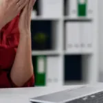 etarismo:-escritorio-e-condenado-por-apelidar-funcionaria-de-‘veia’-em-goiania