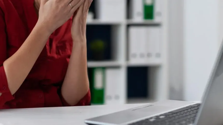 etarismo:-escritorio-e-condenado-por-apelidar-funcionaria-de-‘veia’-em-goiania