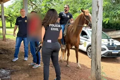 delegado-monta-a-cavalo-e-prende-agressor-de-mulher-apos-perseguicao-no-cerrado-de-luziania